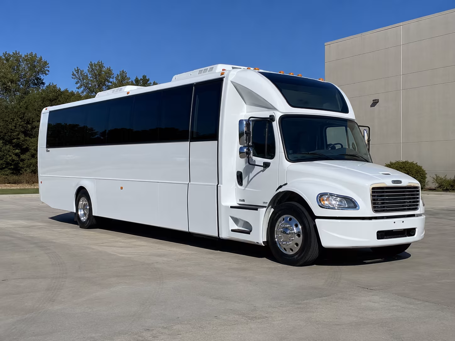 beavercreek 28 passenger party bus